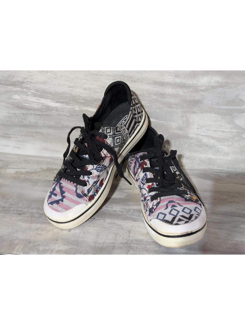 Keen Patterned Casual Sneakers Size 7.5 US / 38 EU